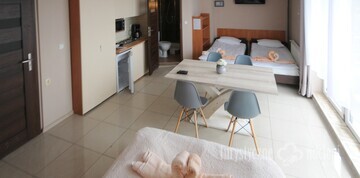 pokoje gościnne u bożeny nad morzem w darłowi - pokój 4 os z aneksem kuchennym ,łazienką i balkonem 