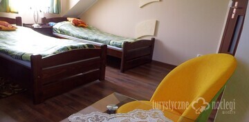 pokoje w mazurskim raju - sypialnia i - widok na sypialnie od strony fotela. 