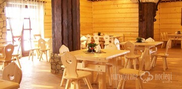 restauracja - gospoda - drewniana architektura wnętrza, dania kuchni staropolskiej 